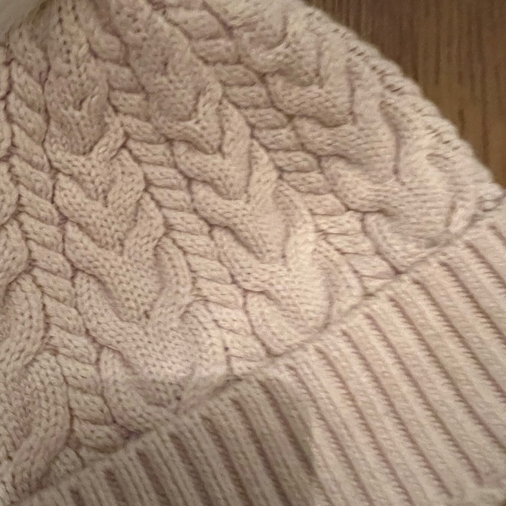 Lululemon Athletica 100% Marino Wool Cable Knit Beanie. New w/o tags - Picture 3 of 4